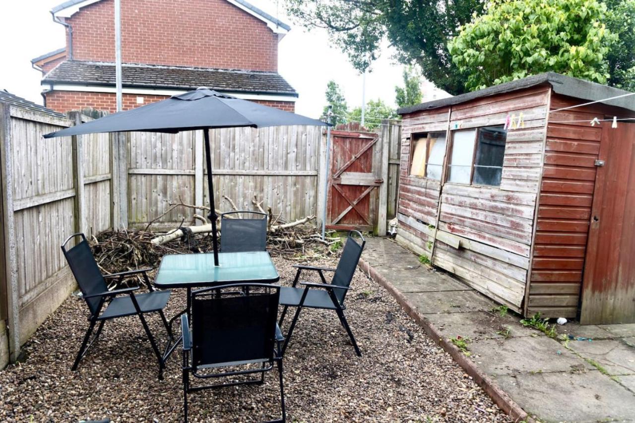 אולדהאם 3 Bed Home Sleeps 8 People Located 1 Min From Train Stop - Otley Terrace מראה חיצוני תמונה