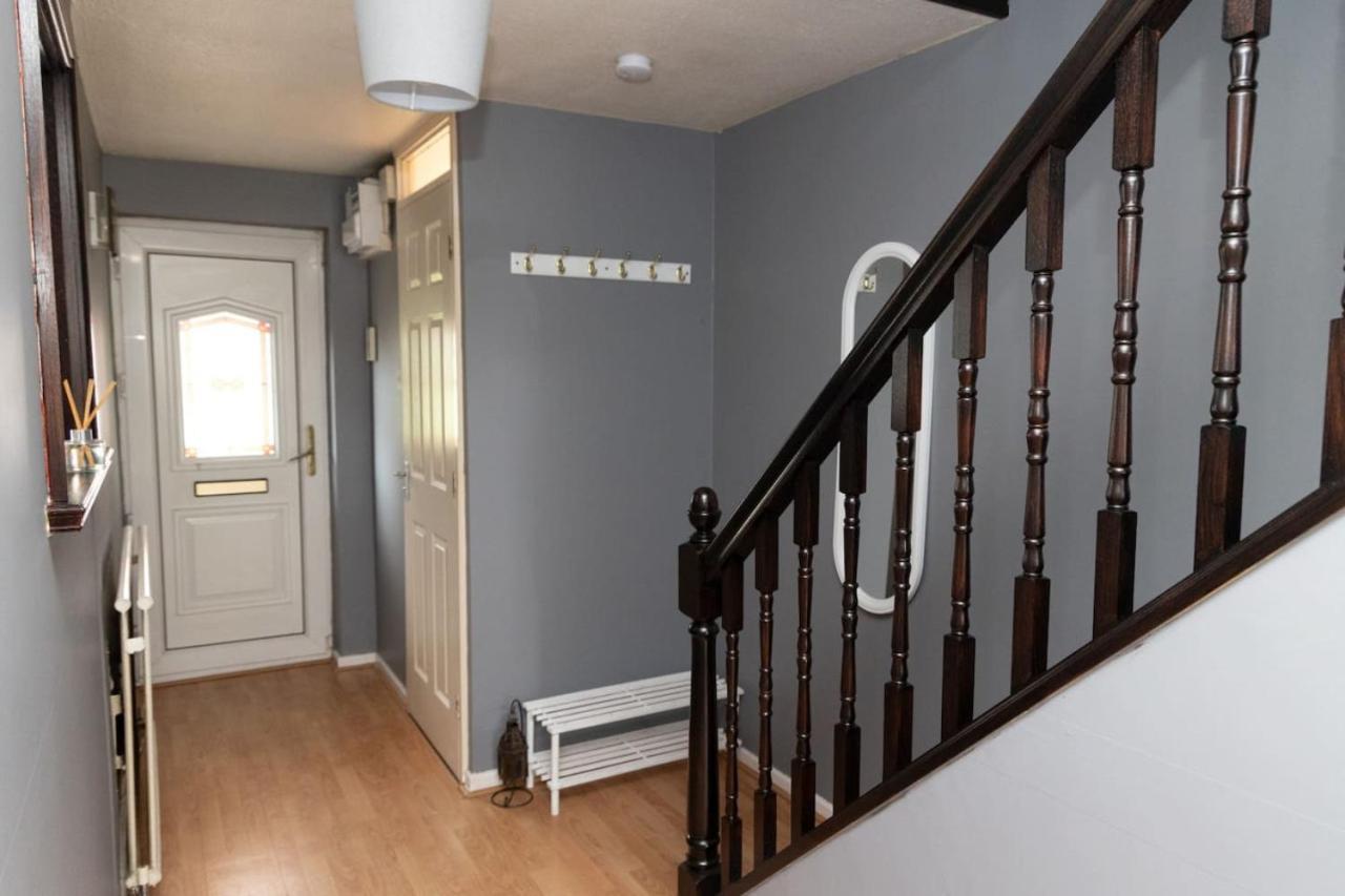 אולדהאם 3 Bed Home Sleeps 8 People Located 1 Min From Train Stop - Otley Terrace מראה חיצוני תמונה